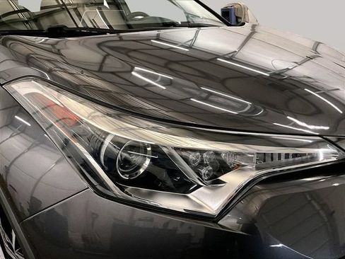 Used 2019 Toyota C-HR XLE FWD image 27