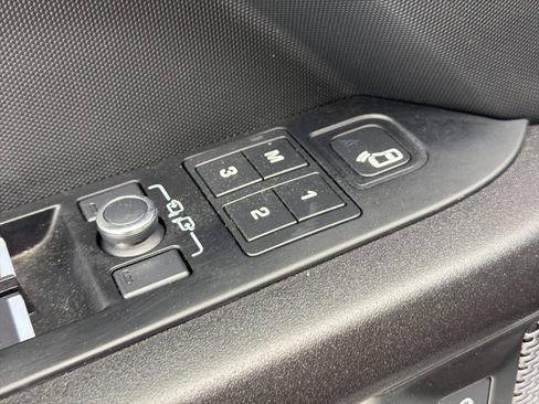 Certified 2023 Land Rover Defender 110 V8 image 12