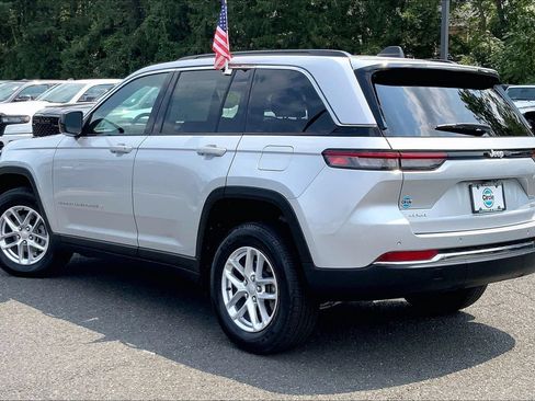 Certified 2025 Jeep Grand Cherokee Laredo X w/ Luxury Tech Group I AWD/4WD image 10
