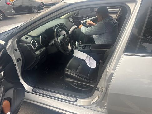 Used 2019 Nissan Maxima 3.5 SV w/ Floor Mat Group FWD image 2
