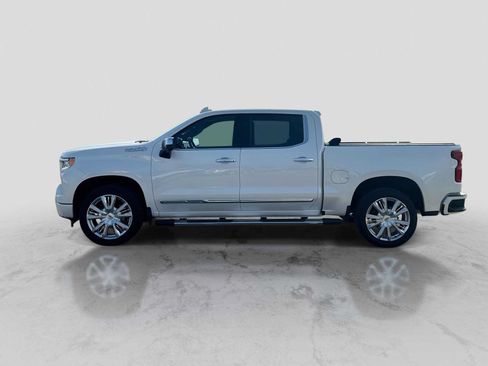 Used 2024 Chevrolet Silverado 1500 High Country w/ High Country Premium Package AWD/4WD image 3