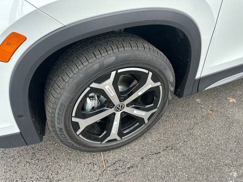 New 2026 Volkswagen Tiguan SE image 2