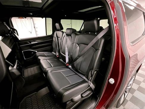 Used 2024 Jeep Wagoneer L Series III w/ Premium Group I image 21