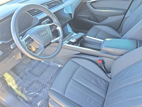 Used 2022 Audi e-tron Premium w/ Convenience Plus Package image 16