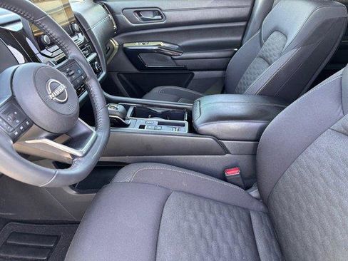 Used 2024 Nissan Pathfinder SV FWD image 15