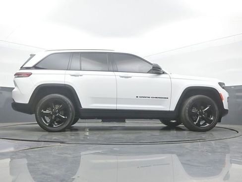 Used 2023 Jeep Grand Cherokee Altitude AWD/4WD image 50