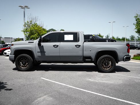 Used 2024 Chevrolet Silverado 2500 LTZ w/ LTZ Plus Package AWD/4WD image 7