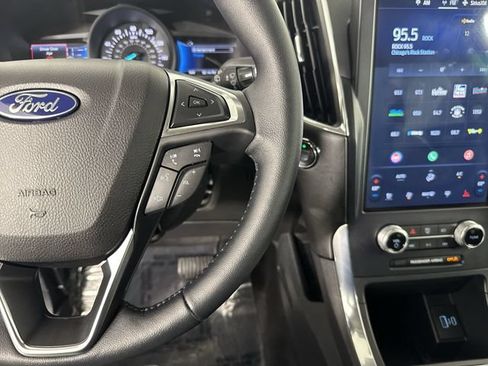 Used 2023 Ford Edge Titanium AWD/4WD image 13