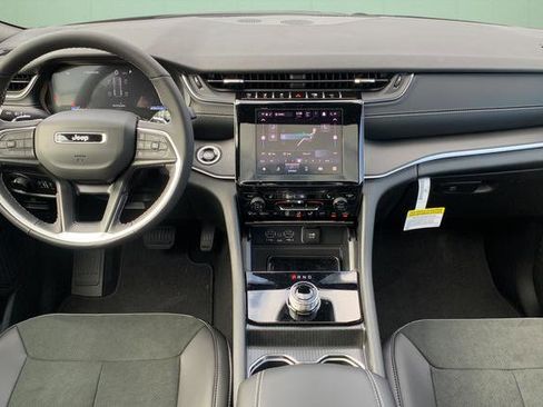 New 2025 Jeep Grand Cherokee Altitude image 24
