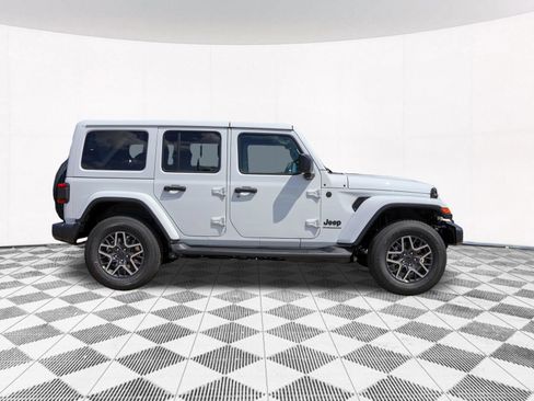 New 2026 Jeep Wrangler Unlimited Sahara AWD/4WD image 11