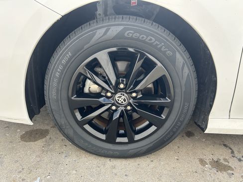 Used 2025 Toyota Camry LE FWD image 11