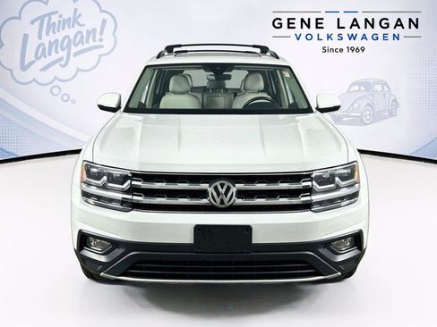 Certified 2020 Volkswagen Atlas SE w/ Panoramic Sunroof Package AWD/4WD image 2