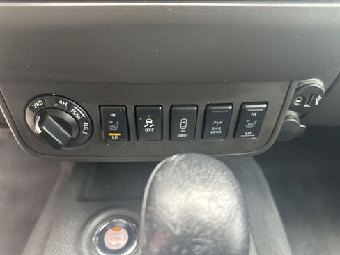 Used 2020 Nissan Frontier PRO-4X w/ Pro-4x Utility Package AWD/4WD image 15
