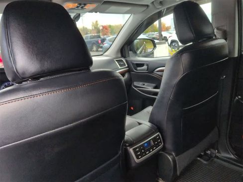 Used 2016 Toyota Highlander Limited Platinum image 19