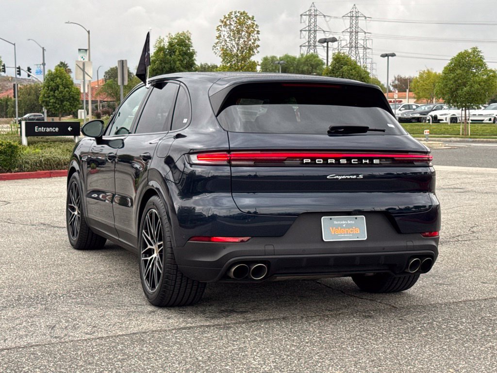 Used 2024 Porsche Cayenne S AWD/4WD image 10