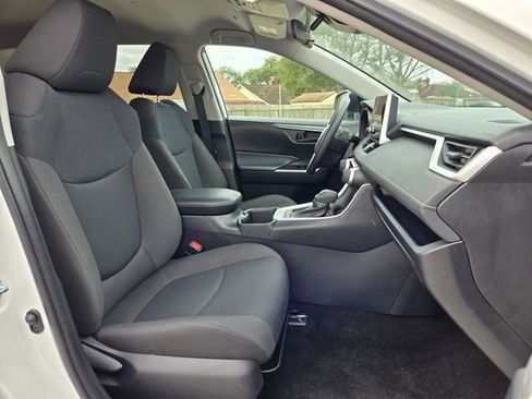 Used 2025 Toyota RAV4 LE image 29