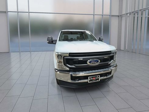 Used 2022 Ford F250 XL w/ Power Equipment Group AWD/4WD image 3