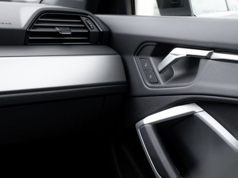 Certified 2025 Audi Q3 2.0T Premium w/ Convenience Package image 14