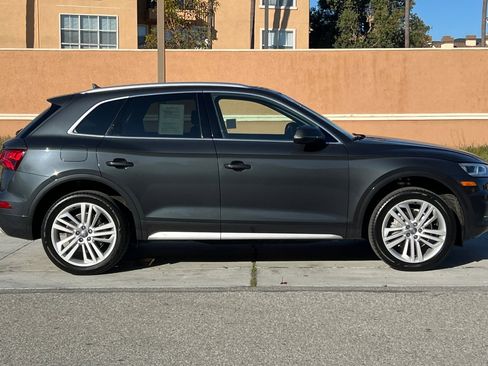 Used 2018 Audi Q5 Prestige w/ Prestige Package image 3