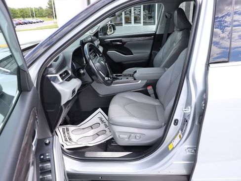 Used 2022 Toyota Highlander Platinum FWD image 17