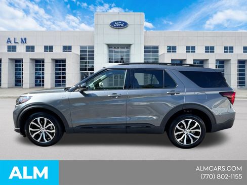 Used 2025 Ford Explorer ST-Line AWD/4WD image 10