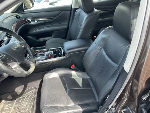 Used 2019 INFINITI Q70 Luxe w/ Proactive Package image 5