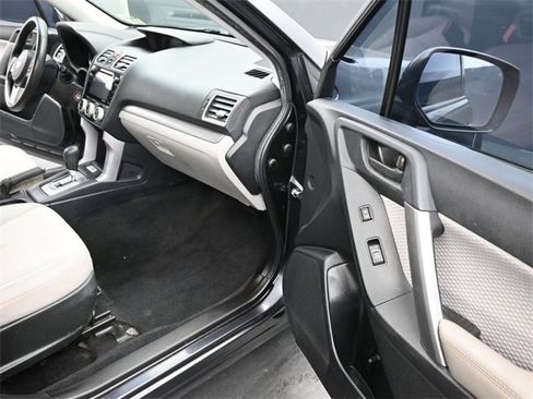 Used 2017 Subaru Forester 2.5i Premium image 23