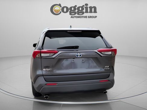 Used 2023 Toyota RAV4 XLE Premium image 13