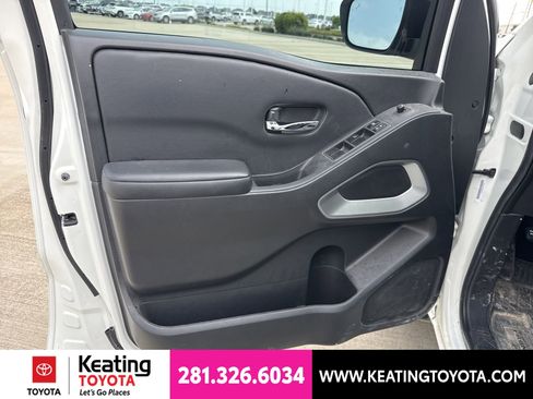 Used 2025 Nissan Frontier SV RWD image 9
