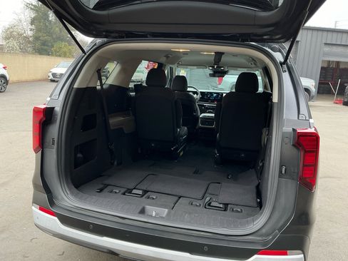 Used 2025 Kia Carnival LX image 24