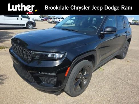 Used 2023 Jeep Grand Cherokee Limited w/ Black Appearance Package AWD/4WD image 1