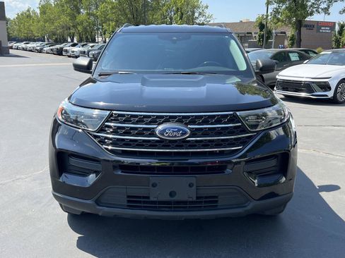 Used 2022 Ford Explorer XLT AWD/4WD image 3