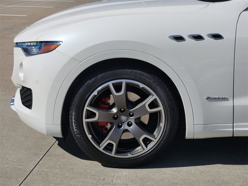 Used 2018 Maserati Levante GranLusso image 8