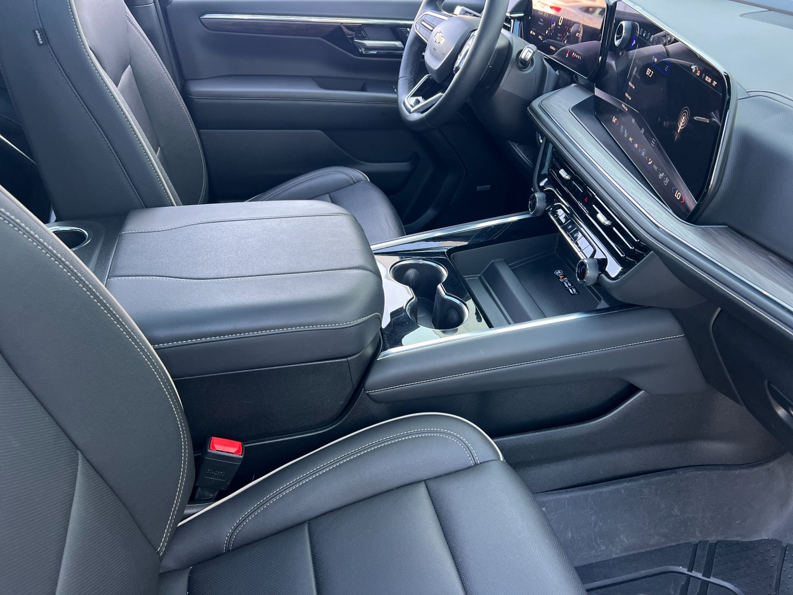 Used 2025 Chevrolet Tahoe Premier w/ Sun And Tow Package AWD/4WD image 17