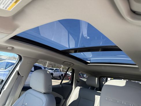 Used 2024 GMC Terrain Denali w/ Denali Premium Package image 35