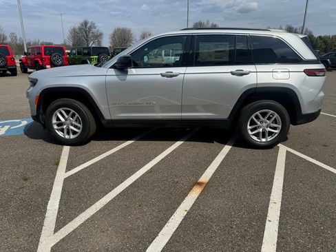 New 2026 Jeep Grand Cherokee Laredo AWD/4WD image 6
