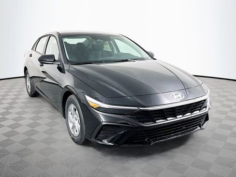 New 2026 Hyundai Elantra SE image 3