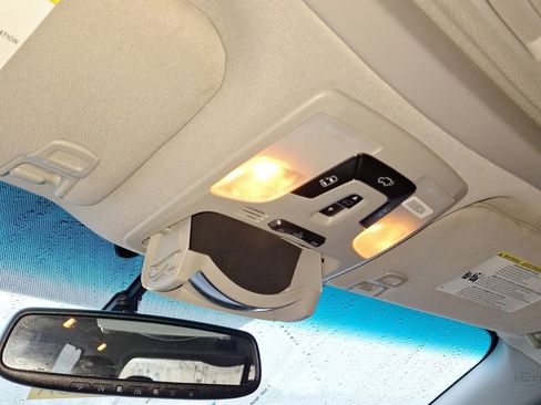 Used 2017 Toyota Sienna SE Premium image 12