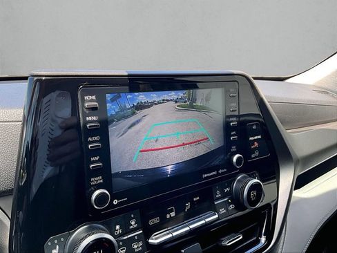 Used 2020 Toyota Highlander XLE FWD image 21