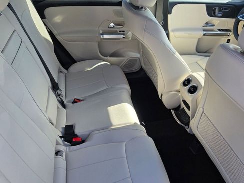 Used 2026 Mercedes-Benz GLB 250 4MATIC image 22