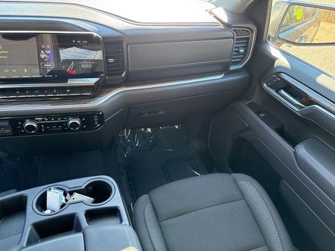 Used 2025 GMC Sierra 1500 Elevation image 21
