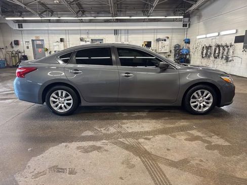 Used 2017 Nissan Altima 2.5 S w/ Power Driver Seat Package FWD image 6