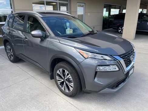 Used 2023 Nissan Rogue SV w/ SV Premium B Package AWD/4WD image 2