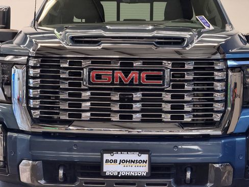 Used 2024 GMC Sierra 2500 Denali w/ Denali Reserve Package AWD/4WD image 12