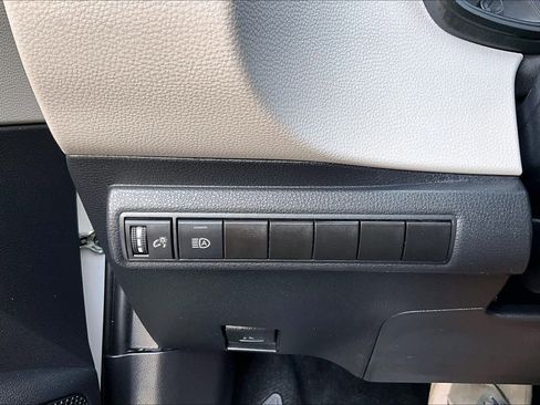 Used 2022 Toyota Corolla LE image 31