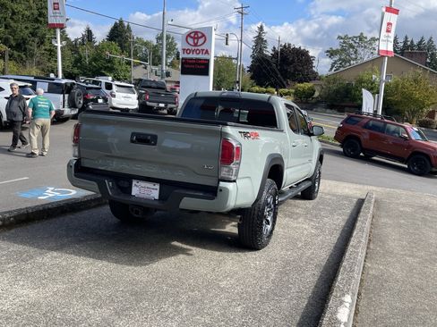 Certified 2022 Toyota Tacoma TRD Off-Road w/ TRD Premium Off Road Package AWD/4WD image 7