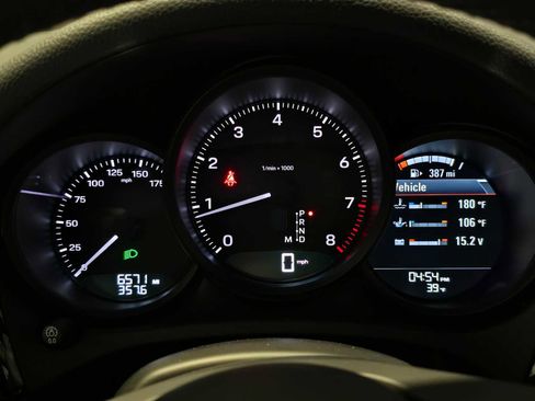 Used 2025 Porsche Macan image 25