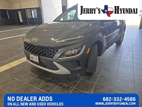 Used 2023 Hyundai Kona SEL w/ Convenience Package FWD image 2