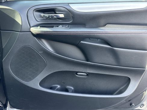 Used 2019 Dodge Grand Caravan GT image 23