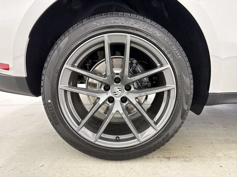 Certified 2026 Porsche Macan Turbo AWD/4WD image 16